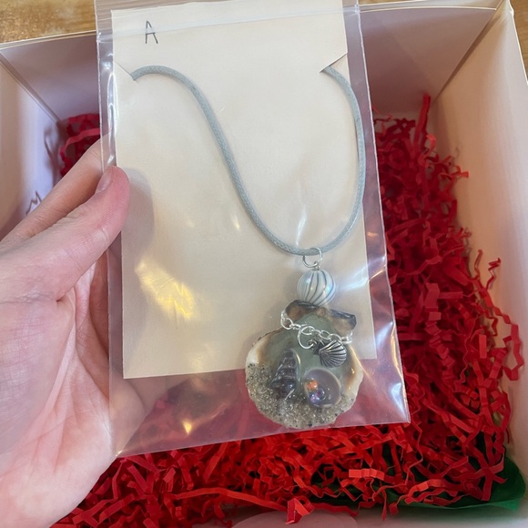 Handmade beach seashell 🐚 necklaces - Picture 1 of 1